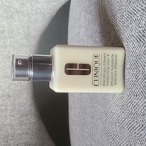 Clinique Dramatically Different Moisturizing Lotion+ | 4.2 oz | BRAND NEW UNUSED